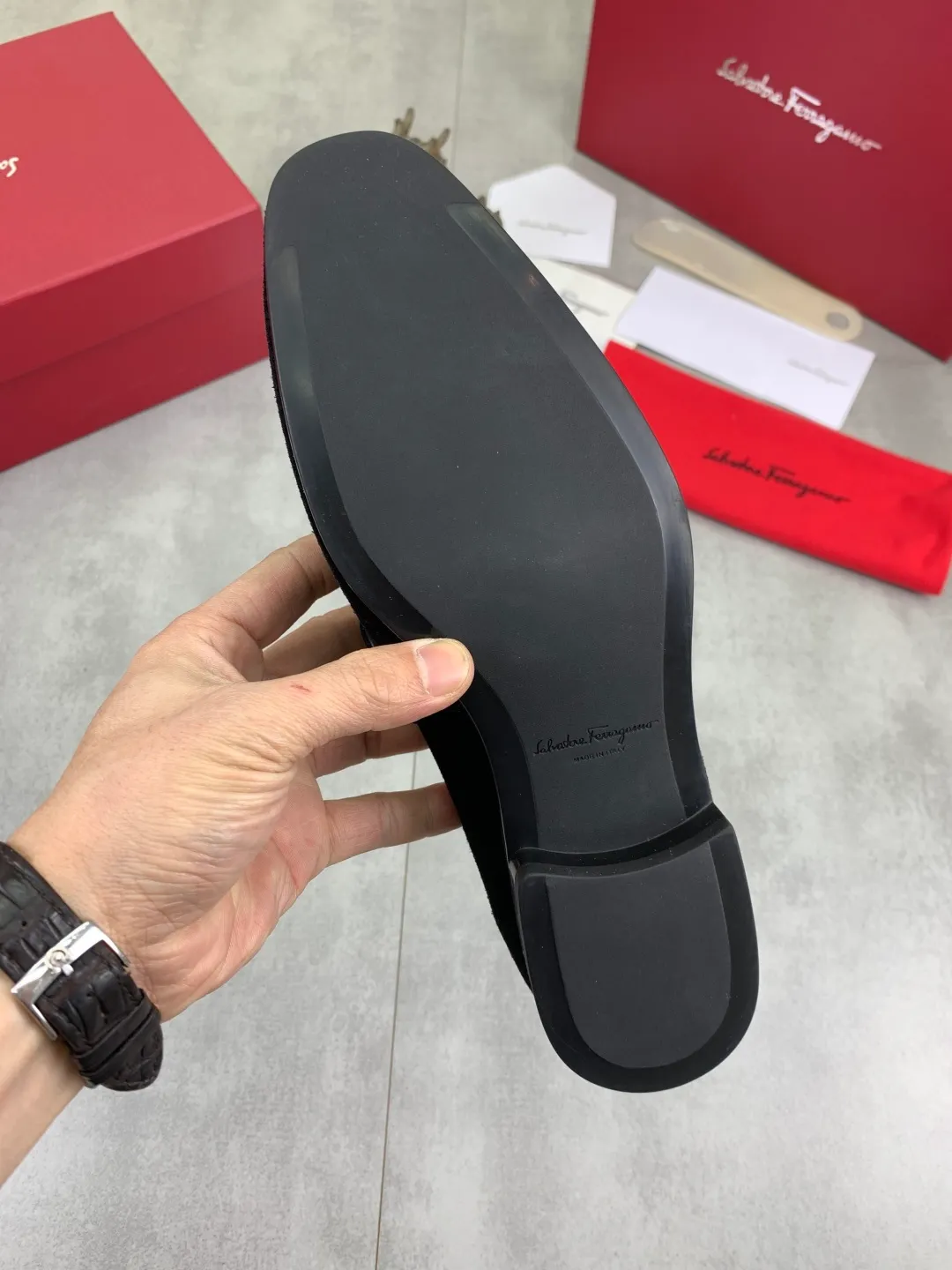 Men's men's shoes 💰P600💰[New model] High quality water-dyed cowhide 🆘[Salvatore Ferragamo] Ferragamo's latest casual business leather shoes for men! Listed simultaneously! The fabric is made of specially imported original calfskin, and the interior is made of imported water-dyed cowhide. It is absolutely luxurious and leads the fashion trend. High-end rubber outsole, size: 38-44 (45 and 46 can be customized) 5️⃣ colors available